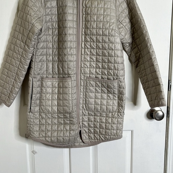 Athleta Women's Grandview PrimaLoft Quilted Shell Jacket Small Gorpcore Neutral - Picture 3 of 14